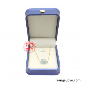 Đây là lựa chọn hoàn hảo cho quý cô yêu thích phong cách sang trọng nhẹ nhàng, tinh tế nhưng vẫn giàu ý nghĩa phong thủy.