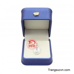 Không chỉ là một món trang sức, mặt dây chuyền Đức Mẹ còn là điểm tựa tinh thần như một lời nhắc nhẹ nhàng về niềm tin, sự bình an và những điều tốt đẹp luôn đồng hành.