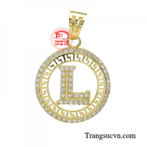 Mặt dây chuyền chữ thời thượng 18k khẳng định dấu ấn riêng tỏa sáng phong cách cá nhân.
