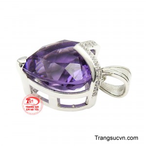 Đây là gam màu từ lâu đã gắn liền với sự sang trọng, trí tuệ và phong thái quý phái. 