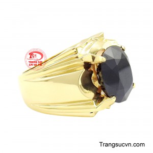 Màu đen mạnh mẽ của Sapphire tượng trưng cho quyền lực, sự kiên định và thành công bền vững