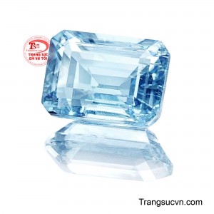 Viên Aquamarine này mang trong mình sắc xanh thanh khiết, dịu dàng nhưng đầy cuốn hút.