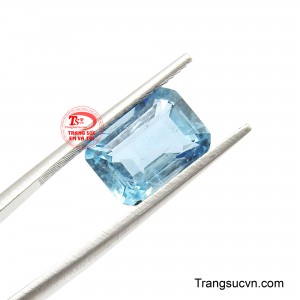 Điểm nổi bật của viên Aquamarine này chính là sắc xanh dịu nhẹ nhưng đầy khí chất, sắc màu tượng trưng cho sự bình an, trí tuệ và sự thịnh vượng. 