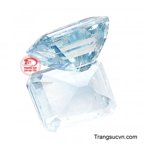 Không chỉ sở hữu giá trị thẩm mỹ, Aquamarine còn được xem là viên đá của sự bình an, trí tuệ và may mắn. 