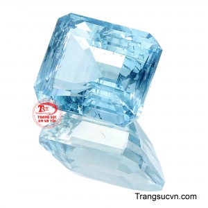 Sắc xanh trong trẻo tựa làn nước đại dương mùa hạ lan tỏa khắp viên đá, mang đến cảm giác mát lành, sang trọng và đầy cuốn hút ngay từ ánh nhìn đầu tiên. 