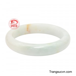 Vòng Bạch Ngọc Bình An Type A được chế tác từ ngọc tự nhiên nguyên bản.