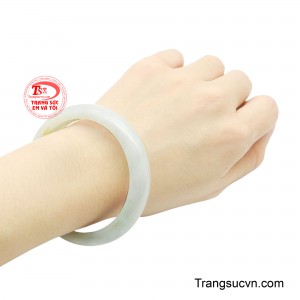 Bề mặt được đánh bóng mịn màng, dáng tròn đầy đặn tượng trưng cho viên mãn, đủ đầy và trọn vẹn.