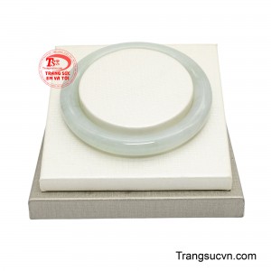 Trong văn hóa Á Đông, hình ảnh sương sớm tượng trưng cho sự tinh khôi, nhẹ nhàng và bình an.