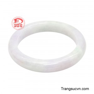 Lấy cảm hứng từ những vệt mây tím bồng bềnh, Vòng Ngọc Tử Vân Type A mang vẻ đẹp huyền ảo, sang trọng và đầy chiều sâu. 