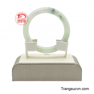 “Tuyết” gợi sắc ngọc trong trẻo, tinh khôi, “Liên” tượng trưng cho sự thanh cao, còn “Thanh” thể hiện nét đẹp nhẹ nhàng, an nhiên.