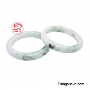 Được chế tác từ ngọc Type A tự nhiên nguyên bản