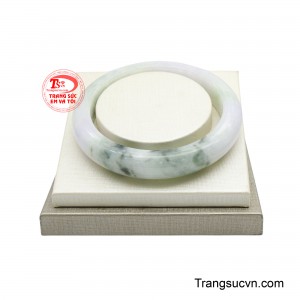 Chiếc vòng giữ trọn cấu trúc tinh thể và năng lượng thuần khiết của đất trời.