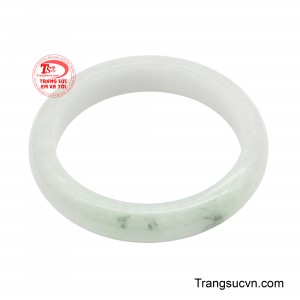 Vòng Ngọc Tuyết Thanh Vân Type A là bức họa của mùa đông dịu nhẹ nơi sắc tuyết tinh khôi giao hòa cùng những dải mây xanh trong trẻo.