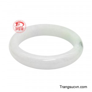 Những đường vân ẩn hiện, loang nhẹ và uyển chuyển như mây xuân trên nền trời tuyết trắng. 