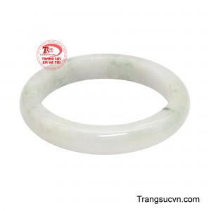 Điểm dễ nhận thấy nhất là thớ ngọc mịn và kết cấu hạt nhỏ.