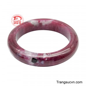 Chính sự phân bố ngẫu nhiên nhưng hài hòa của những vân mây trắng ấy đã làm nên giá trị khác biệt.