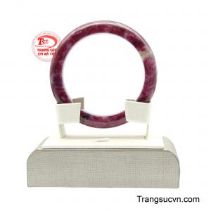 Vòng tay ruby hồng ngọc tinh hoa không chỉ là món trang sức làm đẹp mà còn là phụ kiện lý tưởng trong các dịp quan trọng hoặc sự kiện đặc biệt.