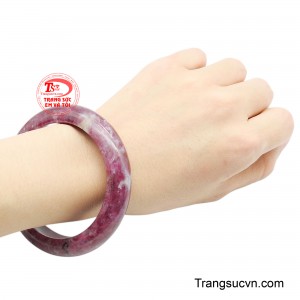 Phù hợp với người mệnh Hỏa và mệnh Thổ