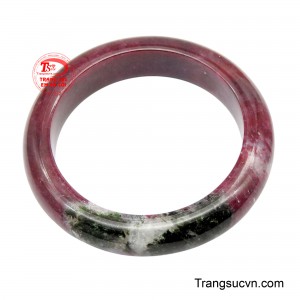 Vòng tay ruby vượng khí dành cho những người am hiểu về đá quý và trân trọng vẻ đẹp tự nhiên độc bản.