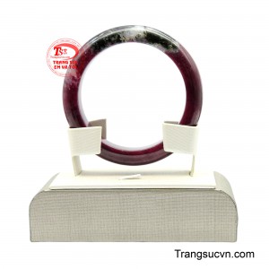 Không chỉ là một món trang sức tinh tế, đây còn là biểu tượng của may mắn và năng lượng tích cực.