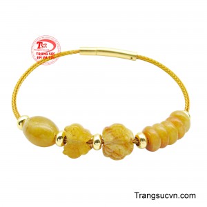 Trong phong thủy, hình tượng hồ điệp tượng trưng cho sự may mắn, niềm vui và sự chuyển mình tốt đẹp, thường được xem như biểu tượng của hạnh phúc và sự an nhiên trong cuộc sống. 