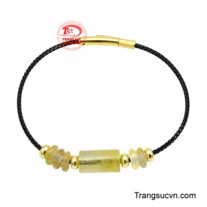 Vòng tay thạch anh tóc thịnh vượng mang biểu tượng của tài lộc và may mắn.