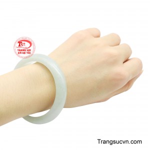 Phù hợp với người phụ nữ yêu sự nhẹ nhàng nhưng luôn vững tâm và có nội lực riêng.