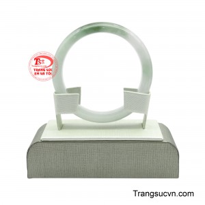 Hơn cả một món trang sức, đây là biểu tượng của bình an, cân bằng và năng lượng tích cực. 