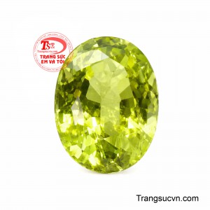 Viên Peridot Oval Lục Diệp sở hữu sắc xanh lục tươi sáng phớt ánh vàng nhẹ, gợi liên tưởng đến màu của những chiếc lá non dưới ánh nắng. 