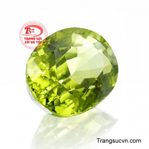 Tổng thể viên đá mang cảm giác thanh khiết, trẻ trung và rất phù hợp cho các thiết kế trang sức tinh tế, hiện đại.