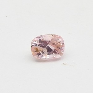 Viên spinel tỏa sáng