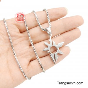Giúp tổng thể trở nên nổi bật mà không quá phô trương, phù hợp với nhiều phong cách từ thường ngày đến thời trang đường phố năng động.