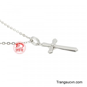 Biểu tượng thánh giá không chỉ thể hiện đức tin và sự che chở mà còn gửi gắm những lời nguyện cầu bình an, may mắn và hy vọng tốt đẹp.