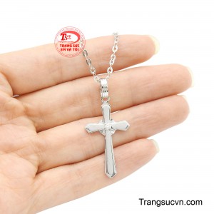 Đồng thời dễ dàng kết hợp với nhiều phong cách thời trang khác nhau.