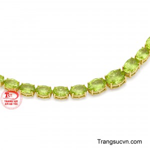 Phù hợp cho những buổi tiệc sang trọng lẫn phong cách thanh lịch hằng ngày. 