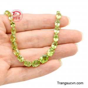Điểm nổi bật của thiết kế nằm ở cụm đá trung tâm có kích thước lớn.