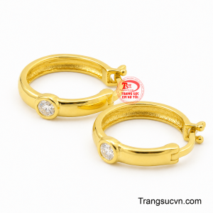 Sản phẩm mang phong cách sang trọng nhưng vẫn trẻ trung, dễ dàng kết hợp với nhiều trang phục từ thanh lịch đến dự tiệc cao cấp.