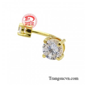 Chất liệu vàng cao cấp mang lại cảm giác bền đẹp và sang trọng, phù hợp để phối cùng nhiều phong cách thời trang khác nhau.
