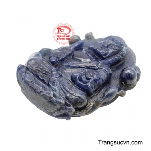 Hình tượng Bất Động Minh Vương được chạm khắc tinh xả.