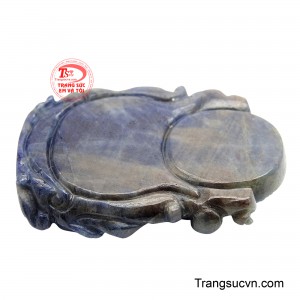 Mặt Phật không chỉ là điểm nhấn nổi bật cho phong cách cá nhân mà còn như lá bùa hộ mệnh.