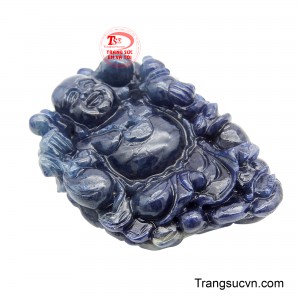 Sự kết hợp hài hòa giữa vẻ đẹp thanh cao của sapphire và giá trị phong thủy tốt lành tạo nên món trang sức vừa đẳng cấp vừa ý nghĩa. 