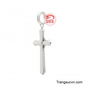 Được chế tác từ chất liệu vàng trắng sáng bóng, phản chiếu ánh sáng tinh tế ở mọi góc nhìn.