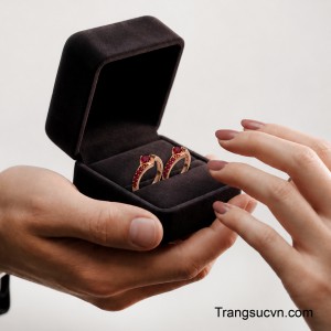 Đây không chỉ là nhẫn cưới, đây còn là biểu tượng của sự đồng hành, gắn kết và những tháng năm hạnh phúc phía trước.