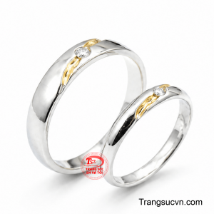 Thiết kế thanh lịch cùng ánh vàng trắng sang trọng tạo nên vẻ đẹp tinh tế cho ngày hạnh phúc trọn vẹn.