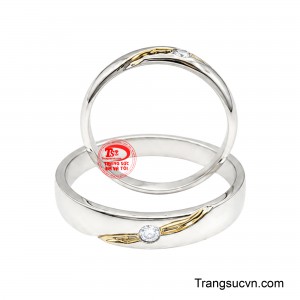 Điểm nhấn đá sáng lấp lánh như minh chứng cho tình yêu luôn rực rỡ qua năm tháng. 