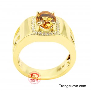 Từng đường nét trên thân nhẫn được hoàn thiện sắc sảo.