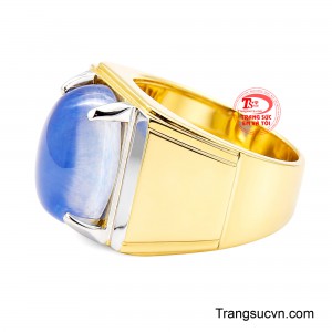 Thiết kế nam tính với những đường nét vuông vức tạo nên vẻ ngoài mạnh mẽ, khẳng định phong thái lịch lãm và tự tin cho người đeo. 