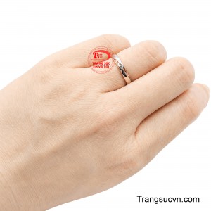 Đây sẽ là món trang sức lý tưởng dành cho nàng yêu thích vẻ đẹp tinh giản nhưng khác biệt.