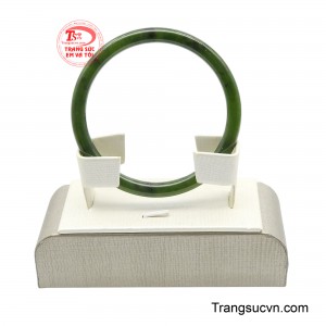Sắc xanh ngọc thanh vân còn được xem là biểu tượng của bình an, phú quý và may mắn