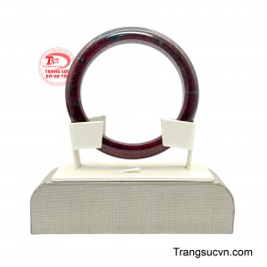 Chiếc vòng phù hợp để đeo hằng ngày hoặc làm quà tặng ý nghĩa dành cho người thân yêu.
